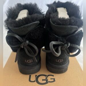 ✨UGG Black Double Bow Ankle Boots with Fur Trim✨